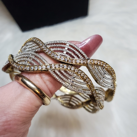 Gorgeous cz set 2 bangles - Picture 6 of 7